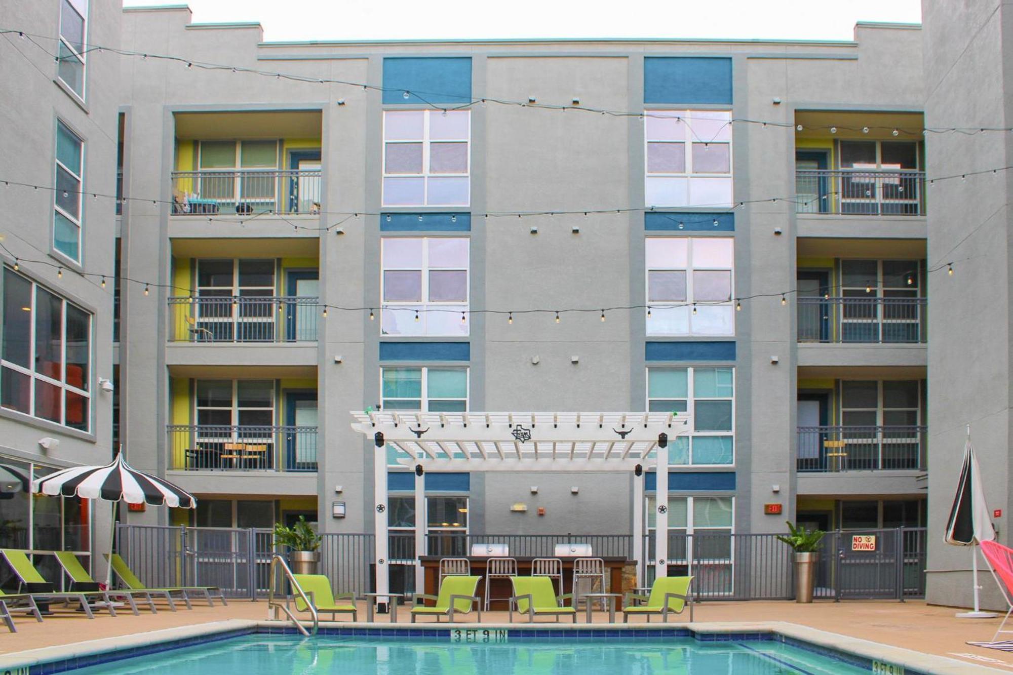 Upstay Condo Games Pool Gym And Bbq Austin Eksteriør bilde